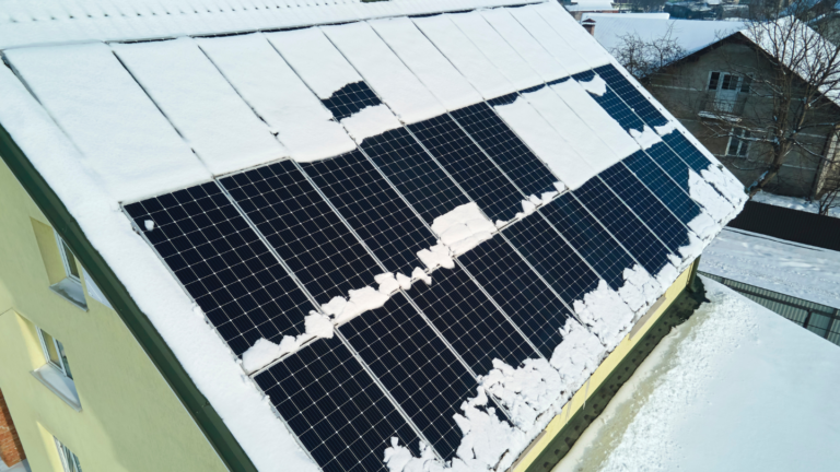 Winter_Einfamilienhaus_Photovoltaik